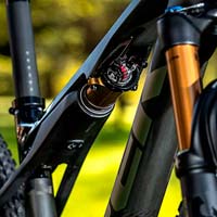 Qué es y cómo funciona el amortiguador IsoStrut de la Trek Supercaliber