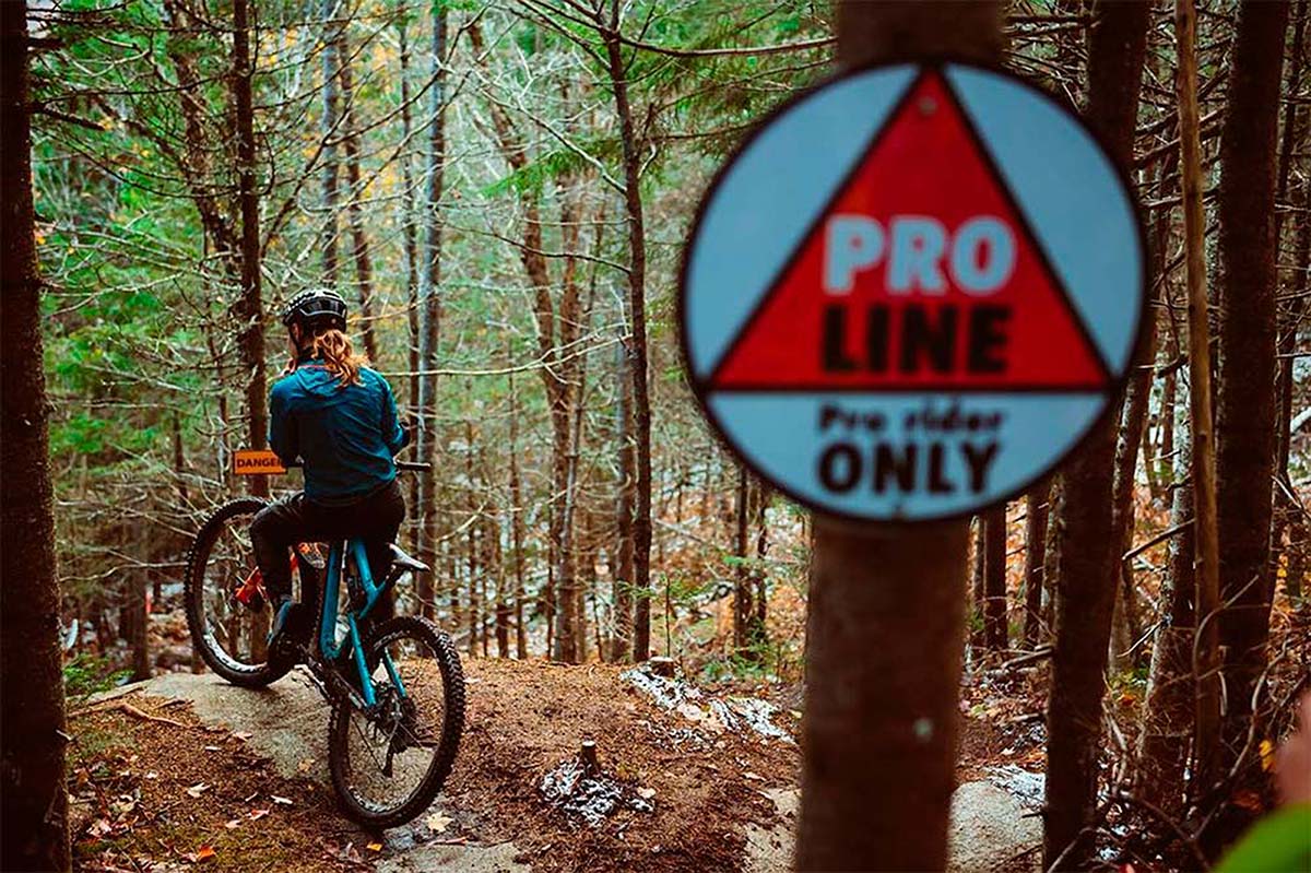 Así rueda Andréane Lanthier, una ex-corredora de XCO reconvertida a piloto de Enduro