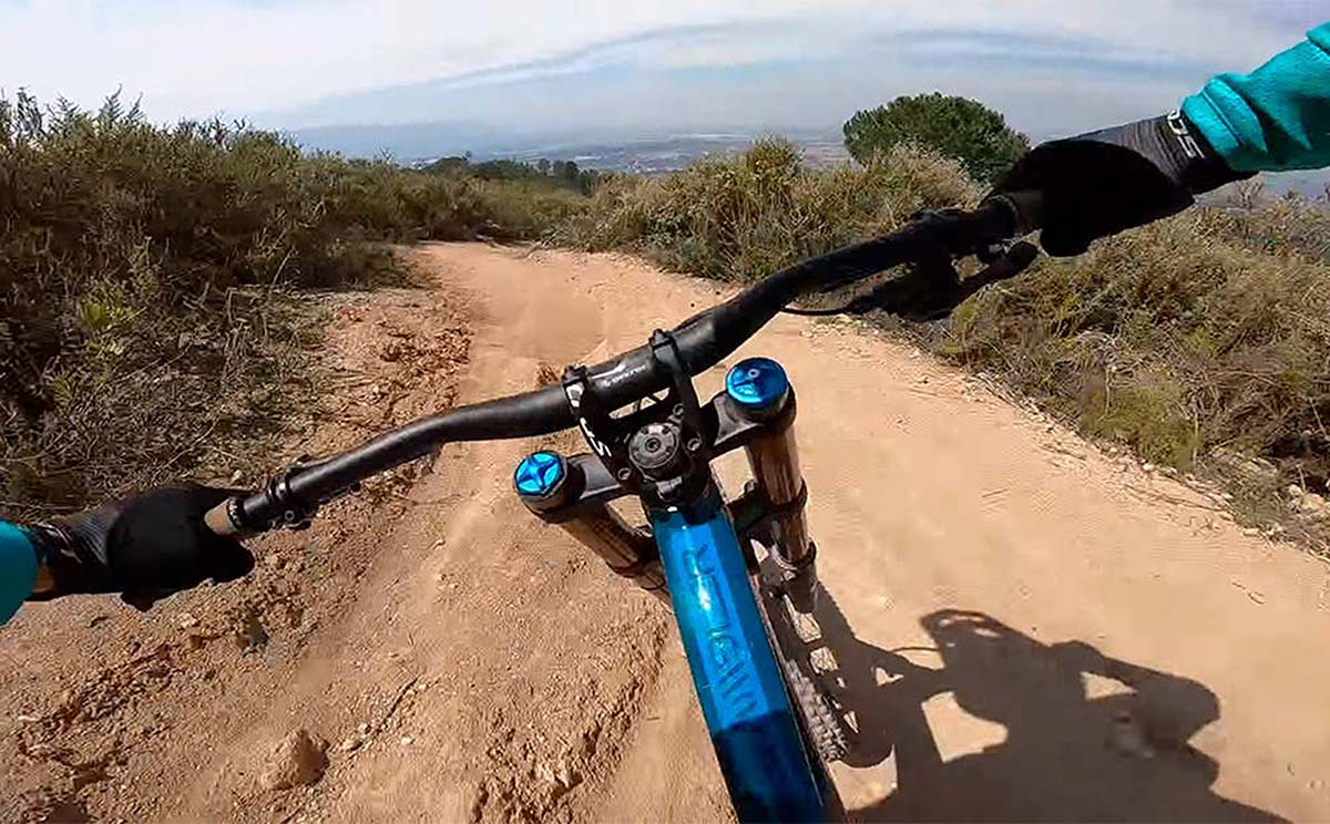 En TodoMountainBike: Rodando por los senderos de Paarl (Sudáfrica) con Andrew Neethling y su Scott Gambler