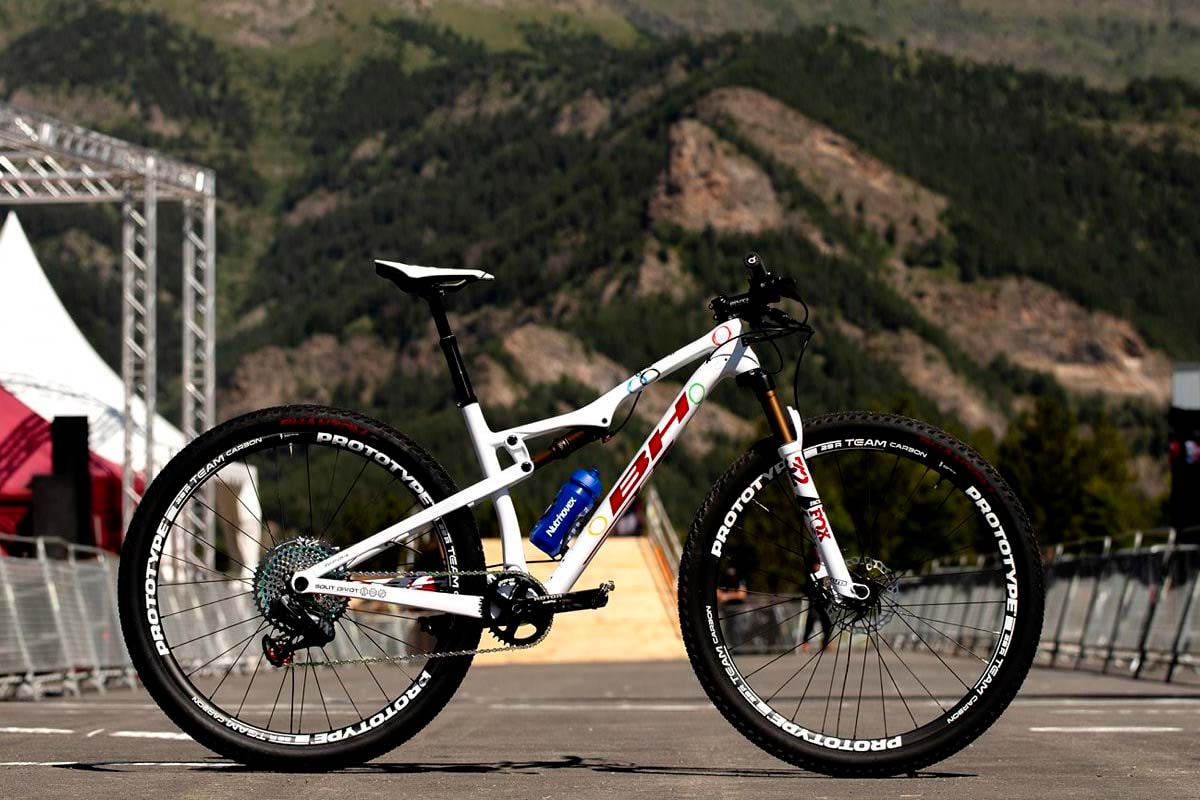 En TodoMountainBike: La BH Lynx Race EVO Carbon de Carlos Coloma para la Copa del Mundo de XCO celebrada en Vallnord