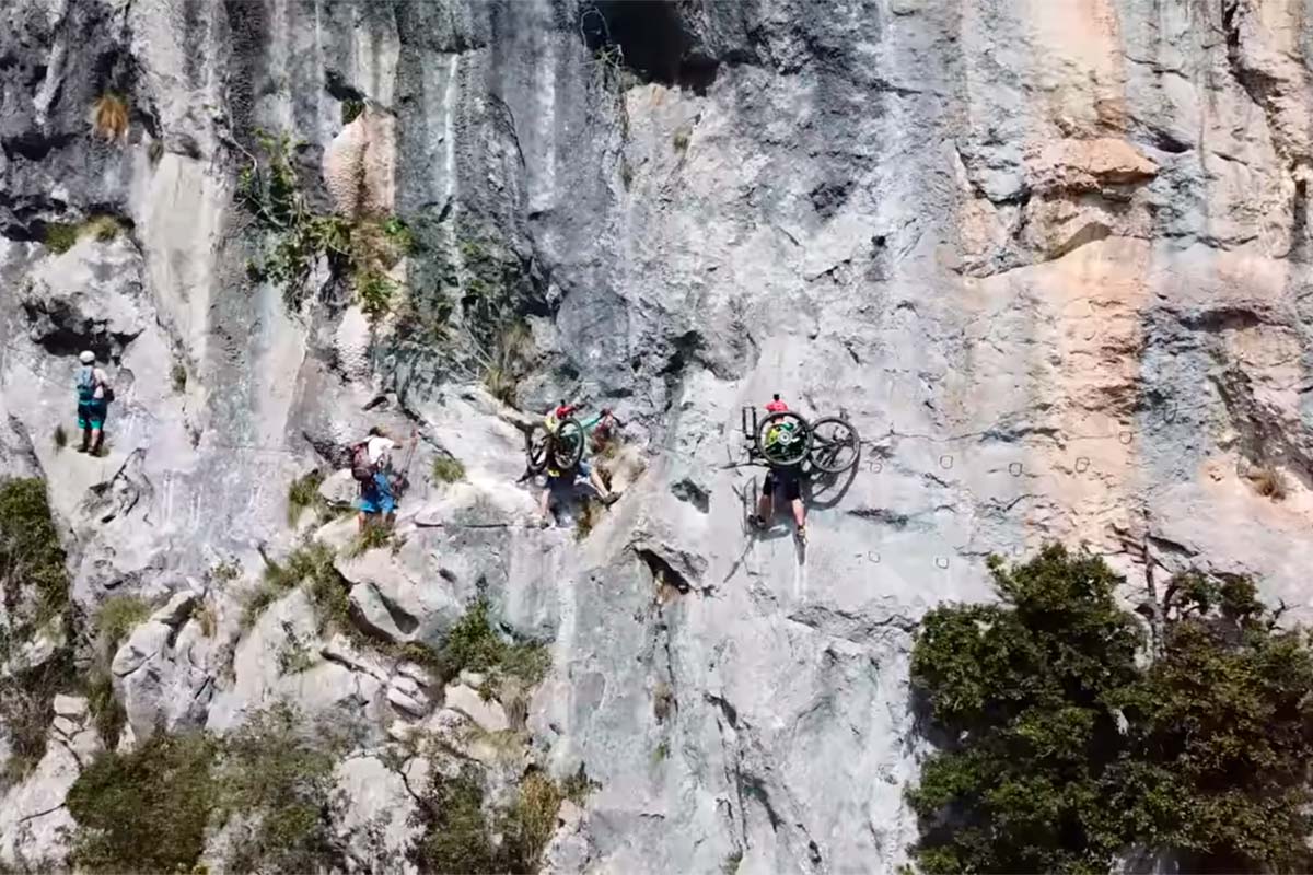 En TodoMountainBike: Bici-Ferrata, una sesión de Enduro con vía ferrata de por medio con los chicos de Enduro SingleTracks