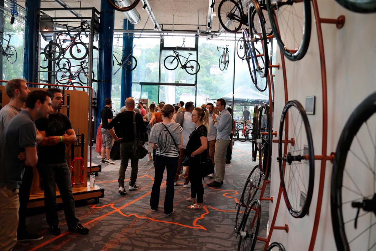 En TodoMountainBike: Bikeshop abre su primera tienda física tras convertirse en un gigante de las ventas online