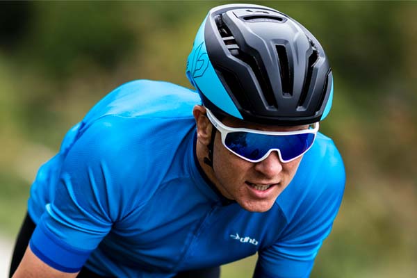 Bollé Furo MIPS, un casco aerodinámico y ligero con carcasas intercambiables