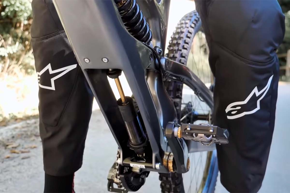En TodoMountainBike: Cannondale prepara una bicicleta de Descenso con dos amortiguadores traseros