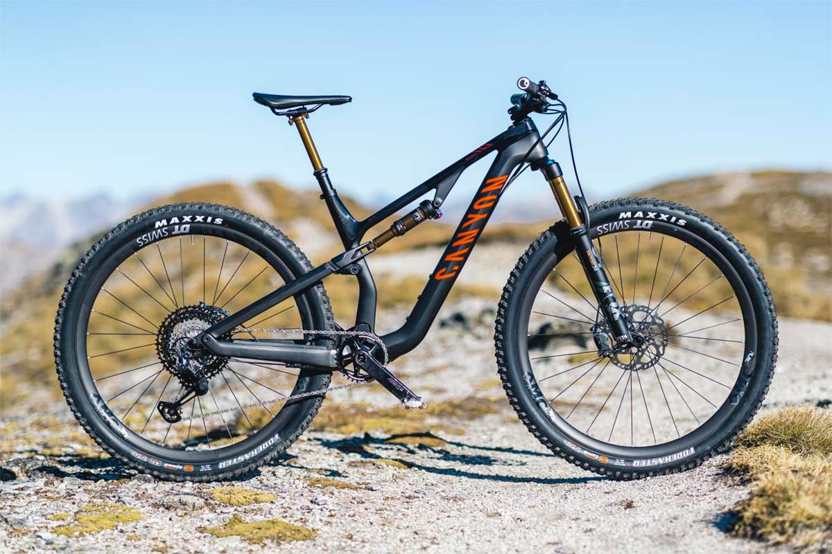 En TodoMountainBike: Canyon presenta su doble de Trail más ligera: la Neuron CF SLX con 130 mm de recorrido y 11.7 kg de peso