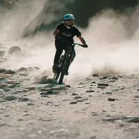 Carson Storch y Reed Boggs probando los neumáticos Hutchinson Griffus Racing Lab en Nueva Zelanda