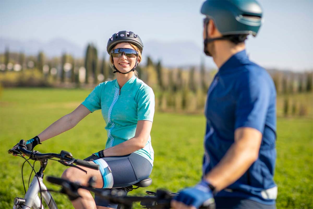 equilibrar móvil Párrafo Ropa específica para bicicletas eléctricas? Santini da el primer paso con  su colección Volta