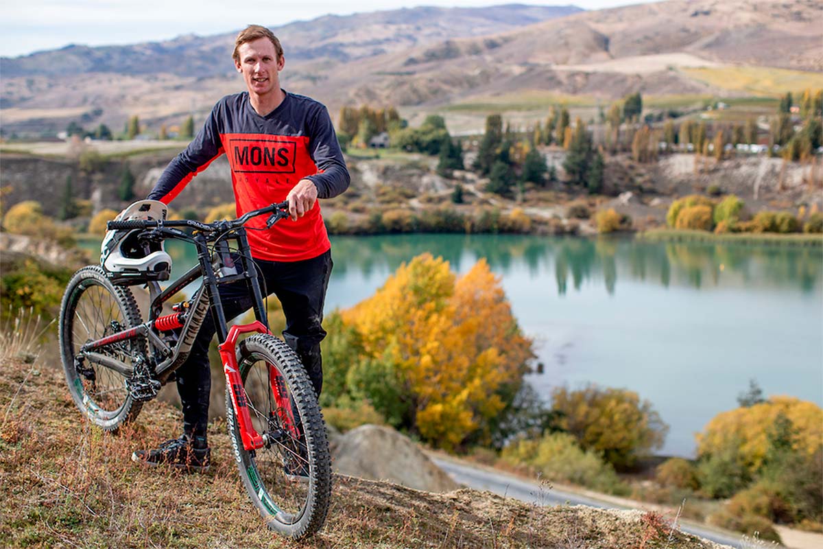 En TodoMountainBike: Commencal da la bienvenida a Connor MacFarlane