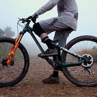 La Commencal META Trail 29 British Edition de 2019 en acción con Hugo Frixtalon