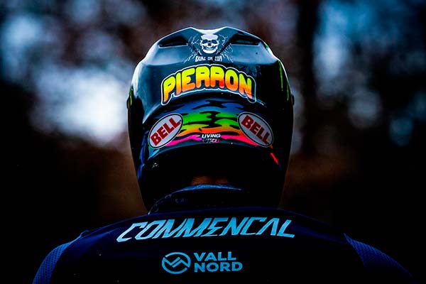 El Commencal/Vallnord DH Team estrena patrocinadores: Bell y ENVE