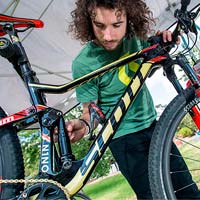 ¿Cómo ajustar a la perfección la suspensión de la bici? Yanick Gyger lo explica