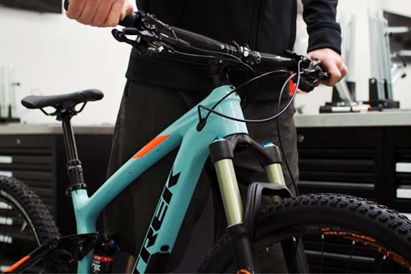 ¿Cómo ajustar las suspensiones de una bicicleta de montaña? Trek Bikes lo explica en este vídeo