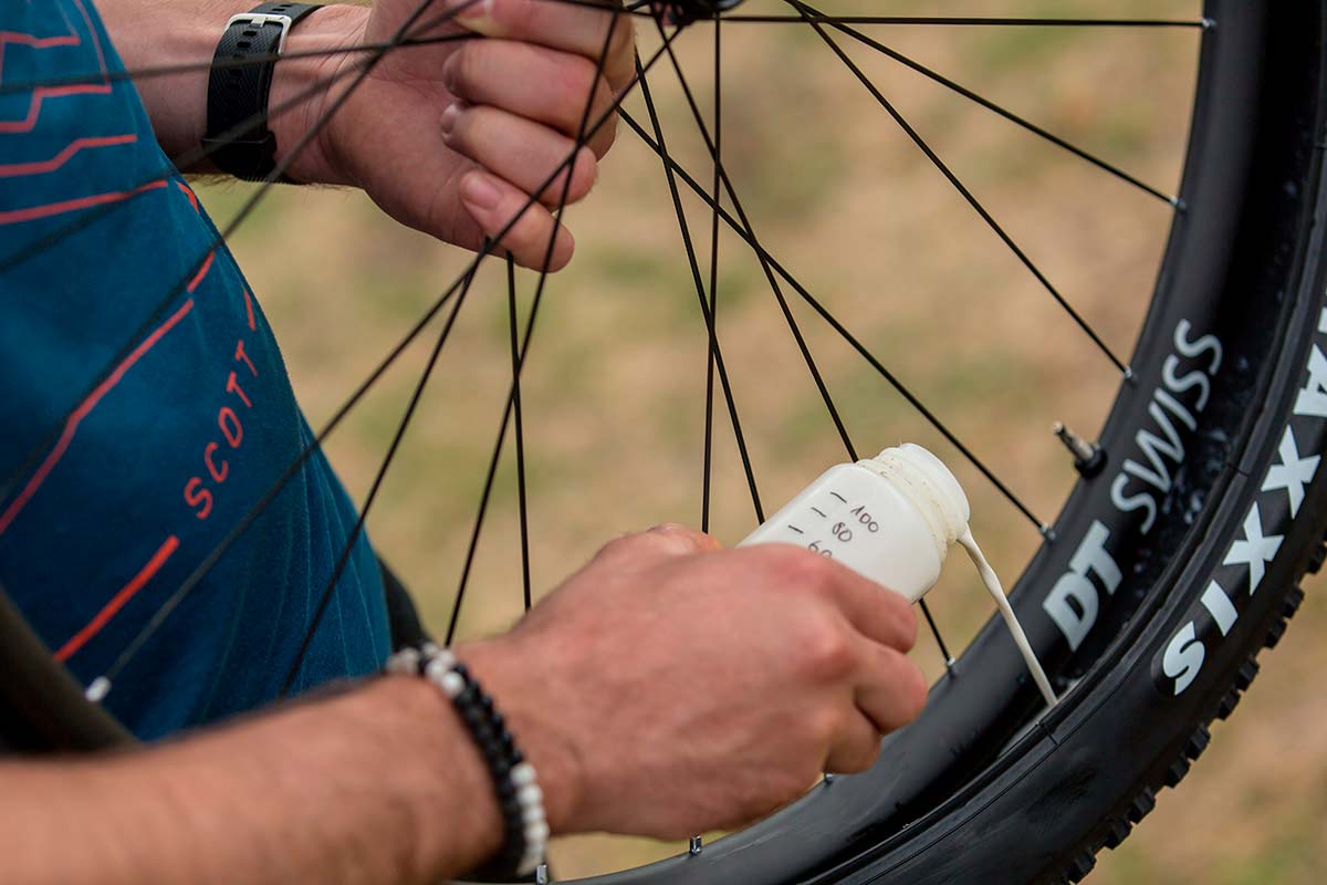 En TodoMountainBike: Todo lo que hay que saber sobre los neumáticos y el Tubeless, explicado por Yanick Gyger