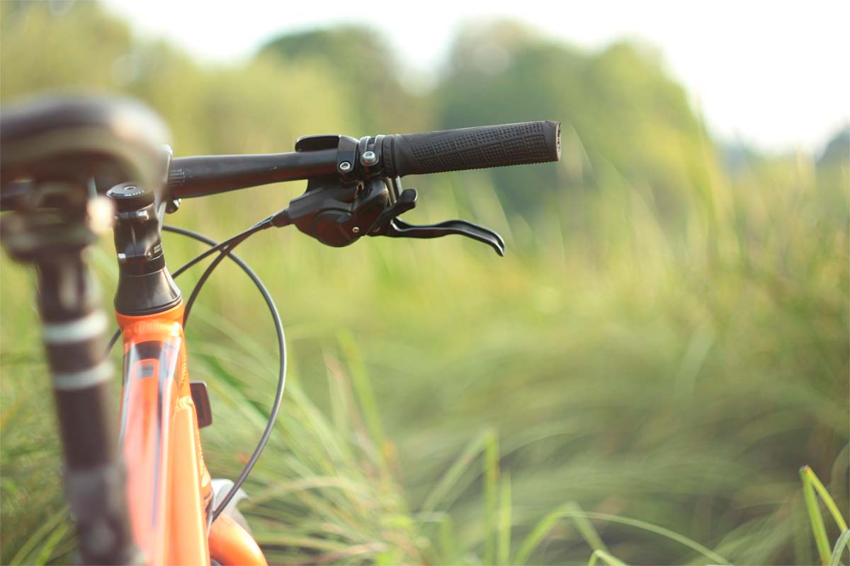 En TodoMountainBike: ¿Cómo evitar que se duerman las manos en el manillar? Cuatro consejos para prevenir este problema