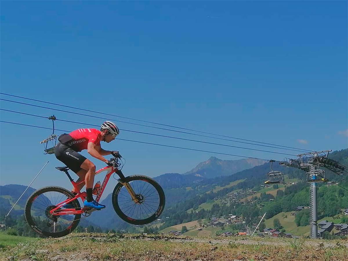 En TodoMountainBike: Copa del Mundo de XCO 2019: reconocimiento del circuito de Les Gets con Sergio Mantecón