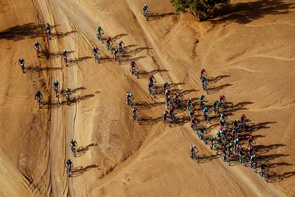 Garmin Titan Desert 2019: José Luis Carrasco y Anna Ramírez ganan la cuarta etapa, Betalú otra vez líder