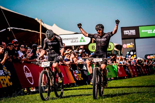 Cumpliendo un sueño: el reportaje de Ibon Zugasti y Aleix Espargaró en la Absa Cape Epic 2019