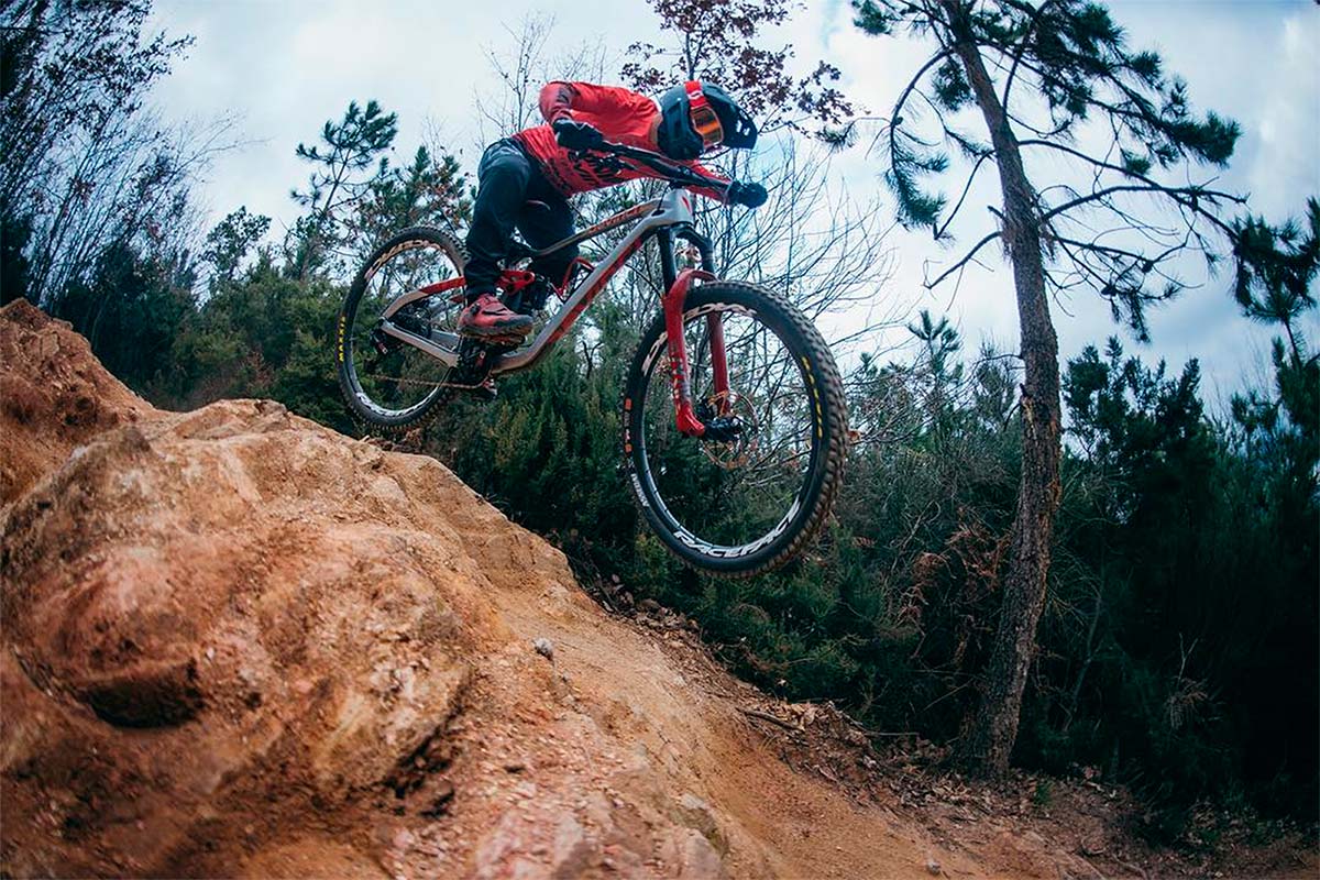 En TodoMountainBike: Damien Oton se rompe la muñeca mientras entrenaba: se perderá el inicio de las EWS 2019