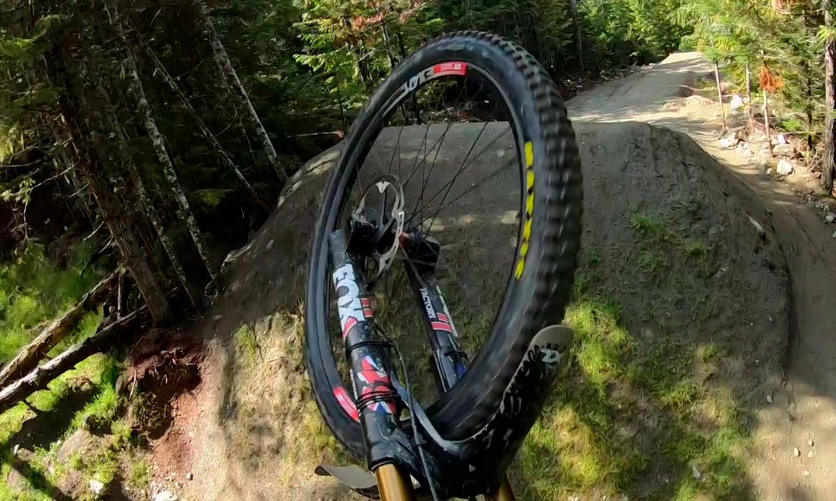 Rodando por las pistas más famosas del Whistler Bike Park con Danny Hart