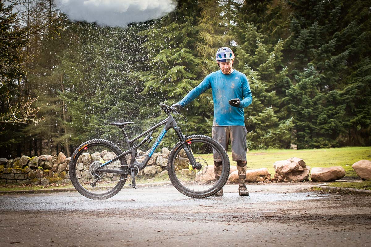 En TodoMountainBike: ¿Una App para controlar el clima? Danny MacAskill lo hace en su último vídeo