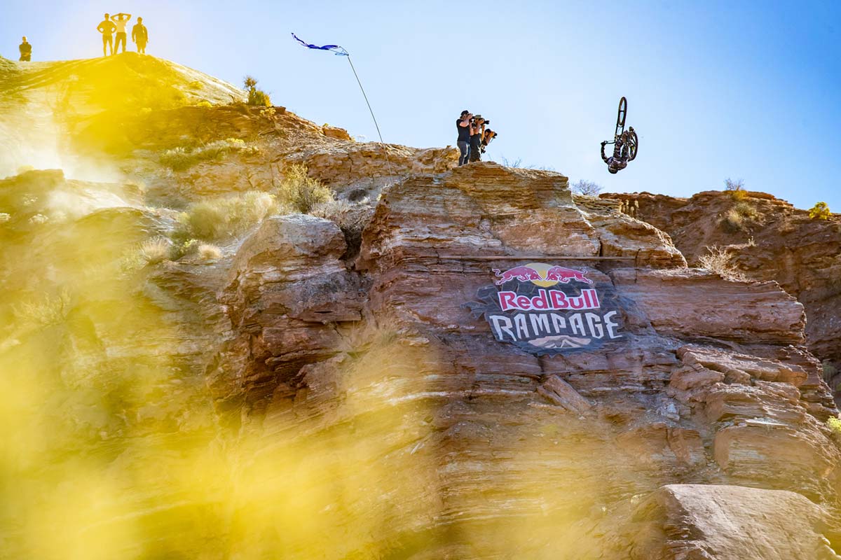 En TodoMountainBike: La línea de descenso de Ethan Nell en el Red Bull Rampage 2019, desde su casco