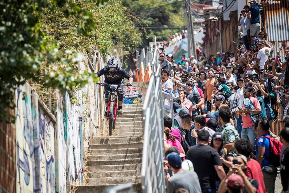 En TodoMountainBike: El descenso ganador de Pedro Ferreira en el Red Bull Valparaíso Cerro Abajo 2019