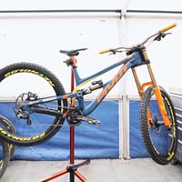 Todos los detalles de la Pivot Phoenix 29 con Bernard Kerr y su mecánico Kurt McDonald