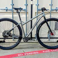 Bicis grandes para tipos gigantes: la DirtySixer con ruedas de 36 pulgadas de LeBron James