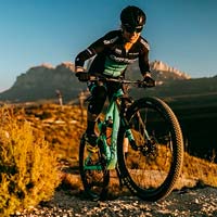 La renovada equipación del Orbea Factory Team 2019 sale a la venta