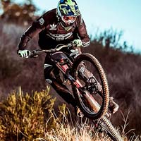 Troy Lee Designs y Adidas unen fuerzas para lanzar una equipación de MTB muy vistosa