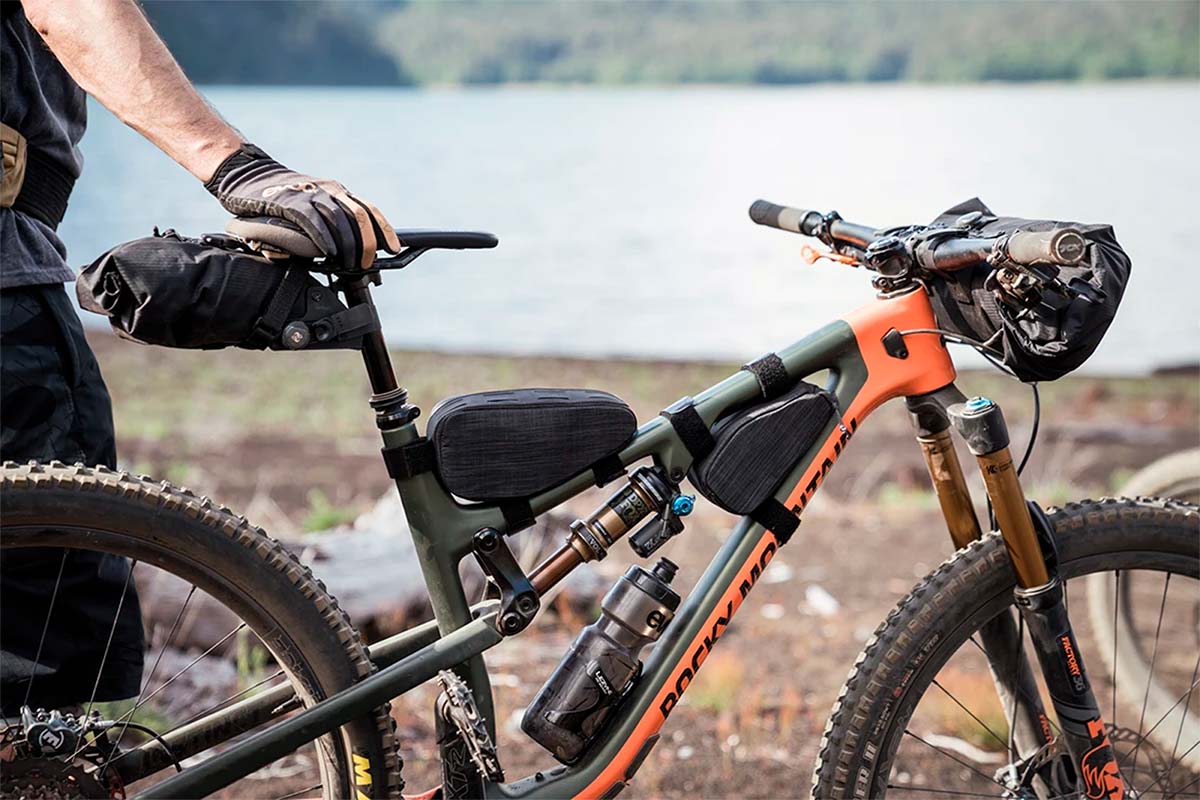 En TodoMountainBike: EVOC lanza una completa gama de bolsas de viaje para bicis, todas con fijaciones BOA