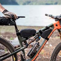 EVOC lanza una completa gama de bolsas de viaje para bicis, todas con fijaciones BOA