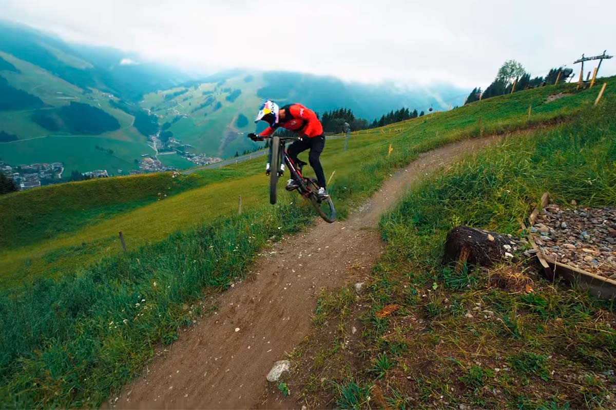 En TodoMountainBike: Rodando por la Pro Line del Saalbach Bike Park con Fabio Wibmer