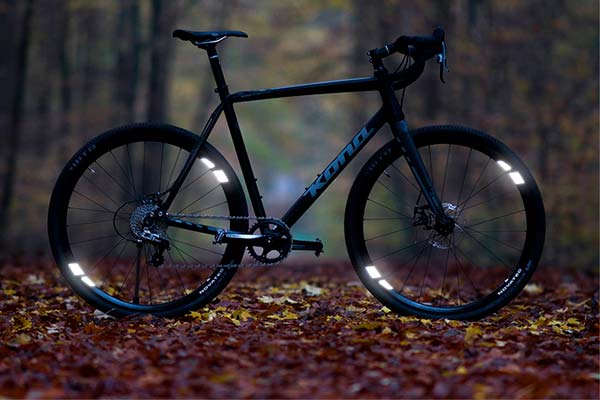 FLECTR 360 CL, unos adhesivos reflectantes que mejoran la visibilidad de los ciclistas