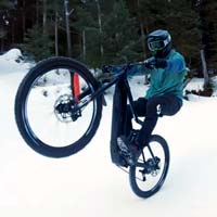 Freeride sobre la nieve con Vinny T y su Scott Genius eRIDE