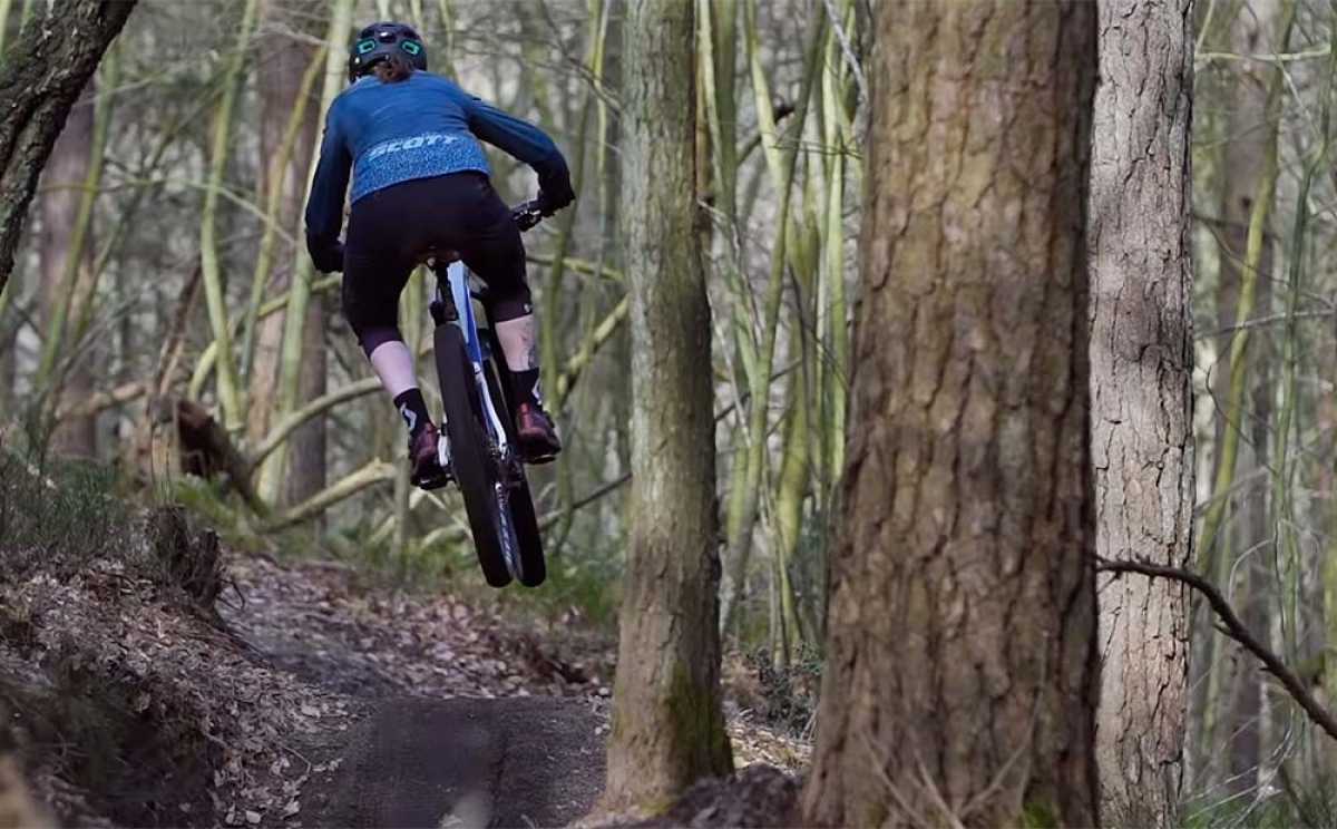 En TodoMountainBike: Rodando a toda velocidad por los senderos de Peaslake con Monet Adams