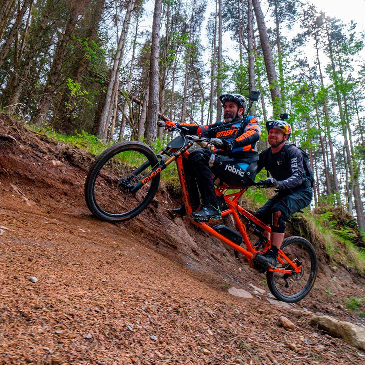 En TodoMountainBike: Freeride sobre un tándem con Martyn Ashton y Danny MacAskill