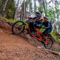 Freeride sobre un tándem con Martyn Ashton y Danny MacAskill