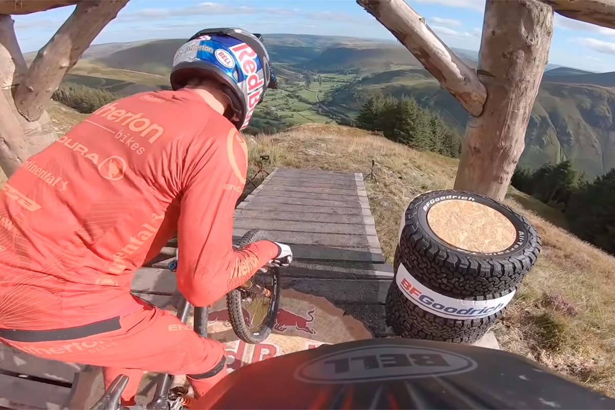 Red Bull Hardline 2019: reconocimiento del trazado con Gee Atherton y Charlie Hatton