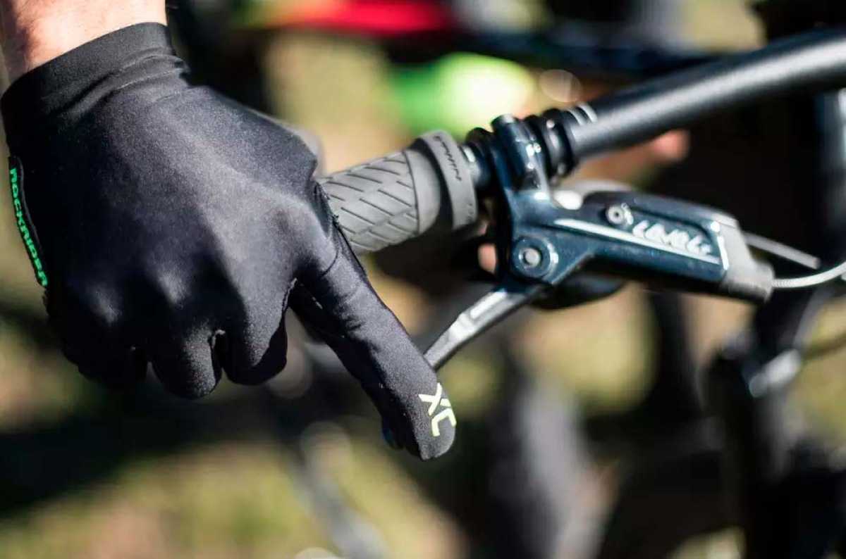 En TodoMountainBike: RockRider XC Light, unos guantes de piel de canguro diseñados para amantes del Cross Country