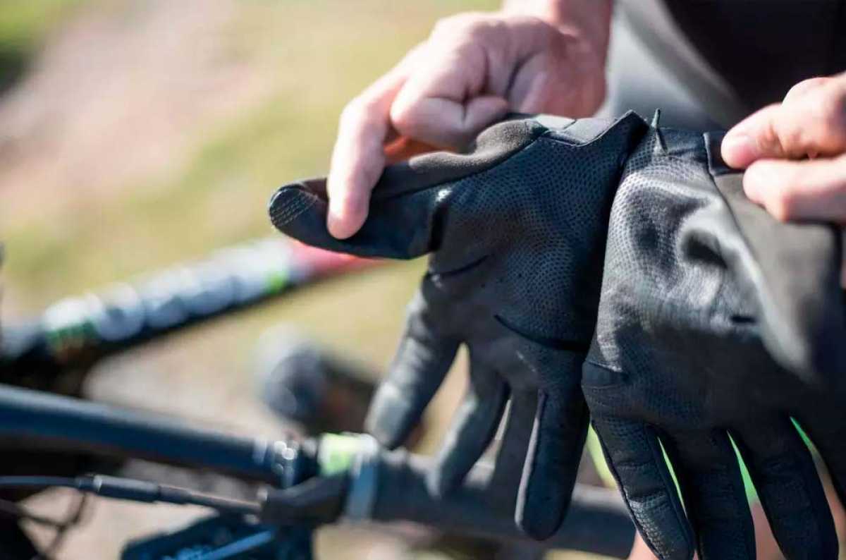 En TodoMountainBike: RockRider XC Light, unos guantes de piel de canguro diseñados para amantes del Cross Country