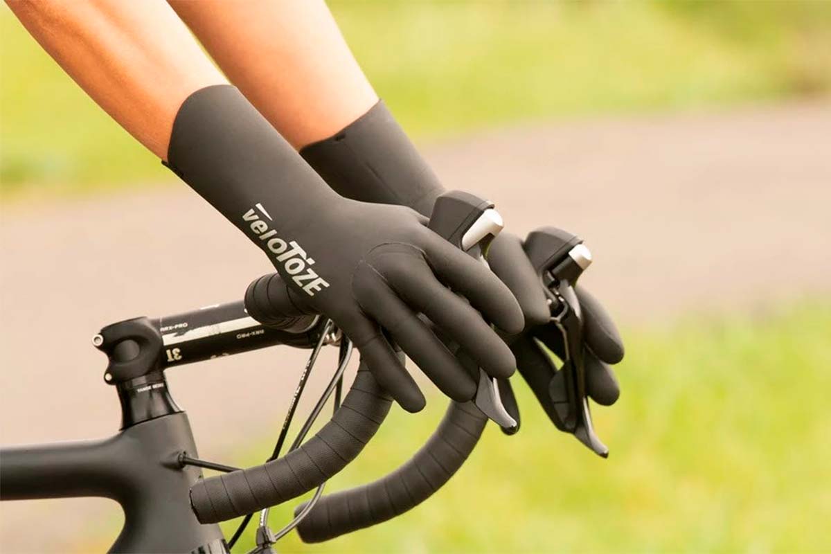 En TodoMountainBike: VeloToze añade más tallas para sus guantes de ciclismo fabricados en neopreno y 100% impermeables