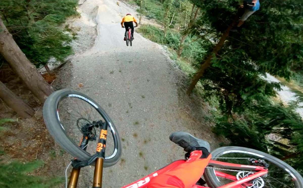 Rodando con los hermanos Atherton en el bosque de Dyfi con la GoPro Hero 7 Black