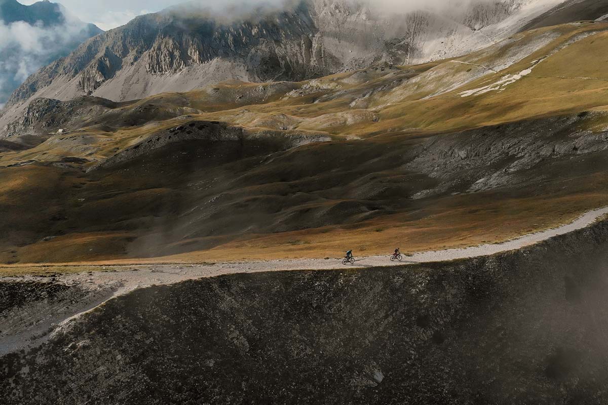 'Hogar, salvaje hogar', un homenaje a los senderos que convirtieron a Montanus en expertos del bikepacking