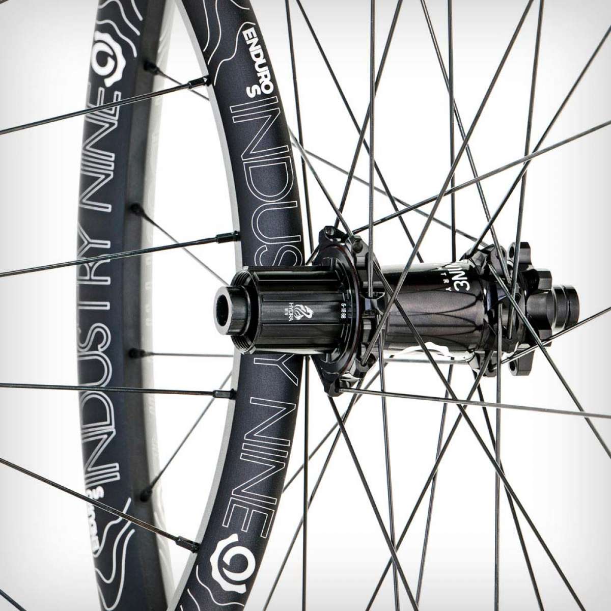 Industry Nine presenta los bujes Hydra, con 690 puntos de engranaje