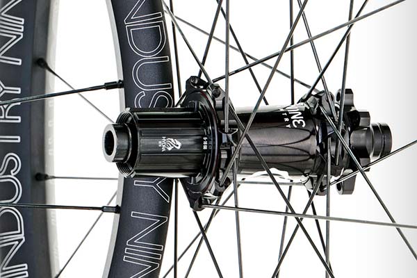 Industry Nine presenta los bujes Hydra, con 690 puntos de engranaje