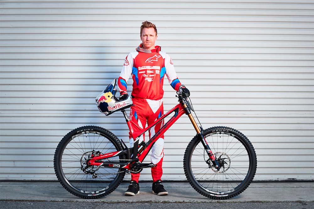 En TodoMountainBike: El Intense Factory Racing 2019 se presenta: Jack Moir, Neko Mulally y Aaron Gwin