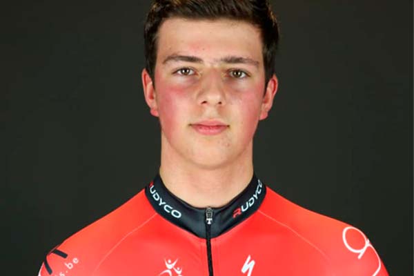 Un ciclista belga de 15 años del equipo Avia-Rudyco-Janatrans muere mientras dormía tras un día de competición