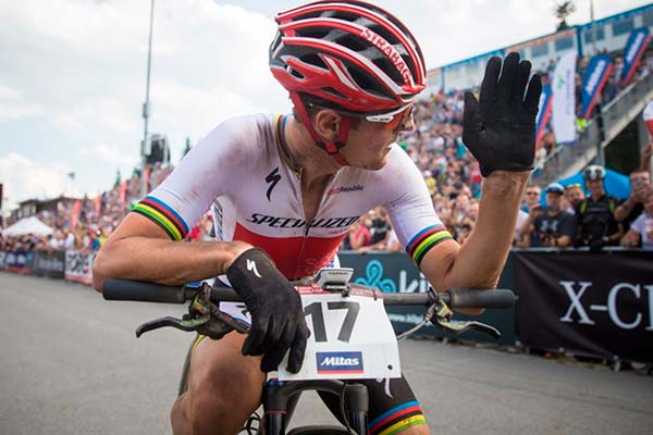 Jaroslav Kulhavý renuncia a correr en Nove Mesto: "Los seguidores no se merecen verme en los últimos puestos"