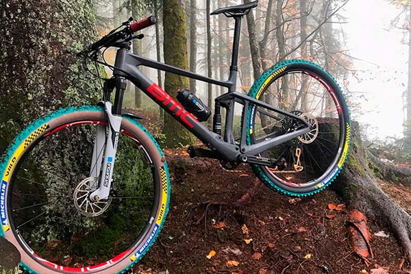 Julien Absalon presume de neumáticos Michelin de color verde en las redes sociales
